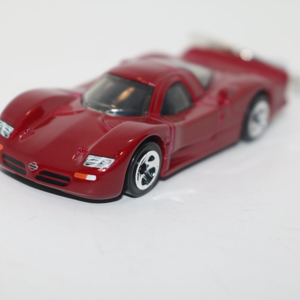 Hot Wheels Factory Fresh 1998 Nissan R390 GT1 9/10 CUSTOM keychain W/card